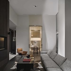 Diplomat Suite